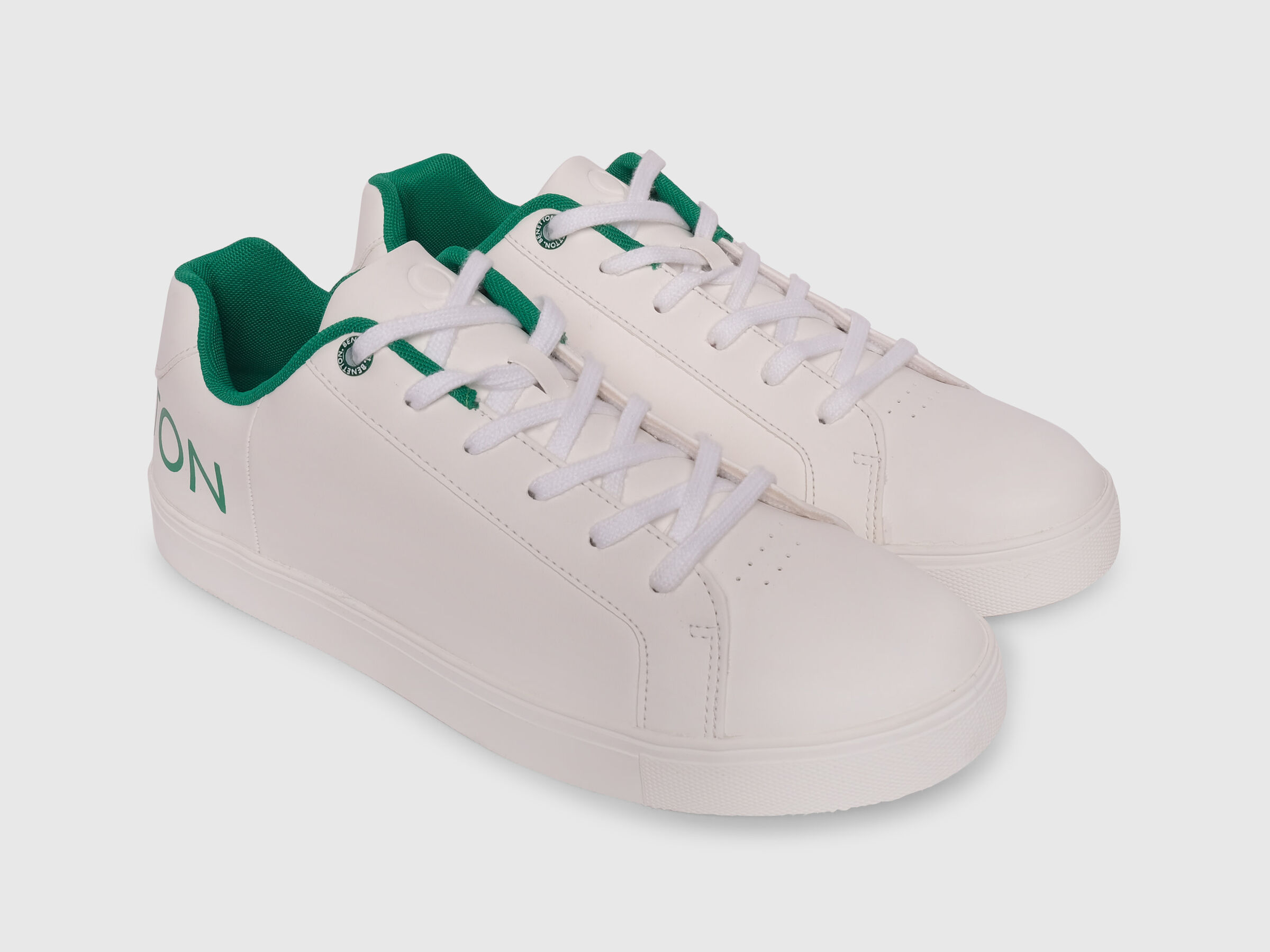 Sneaker With Big Branding image number 2